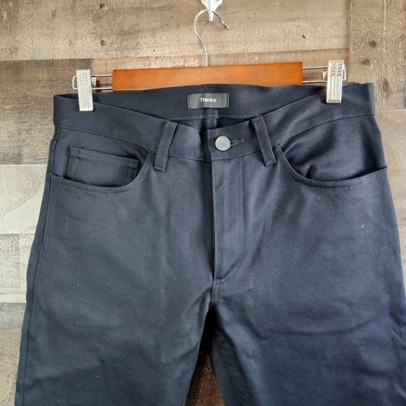 New Theory Slim-Fit Five-Pocket Pant in Stretch Cotton Twill - Picture 5 of 10